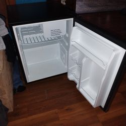 Whirlpool Mini Fridge 