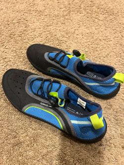 Speedo water shoes