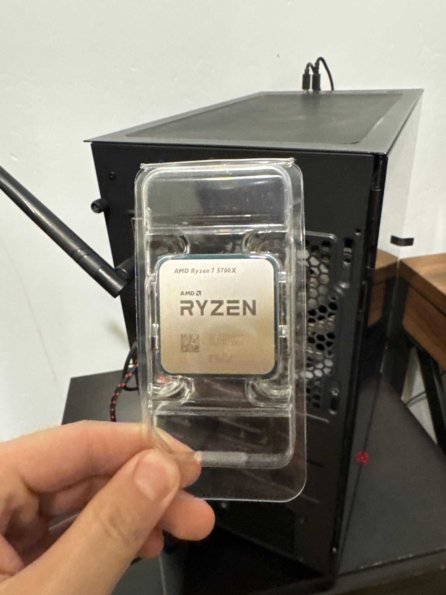 AMD Ryzen 7 5700x