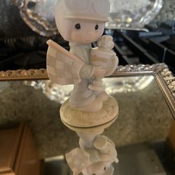 1984 PRECIOUS MOMENTS Figurine Enesco "Trust In The Lord To The Finish" Members Only Porcelain Figurine