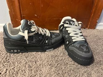 LOUIS VUITTON monogram sneakers for men sz8