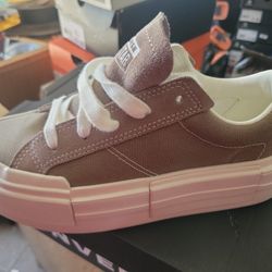 Converse 6.5 Men  8 Women