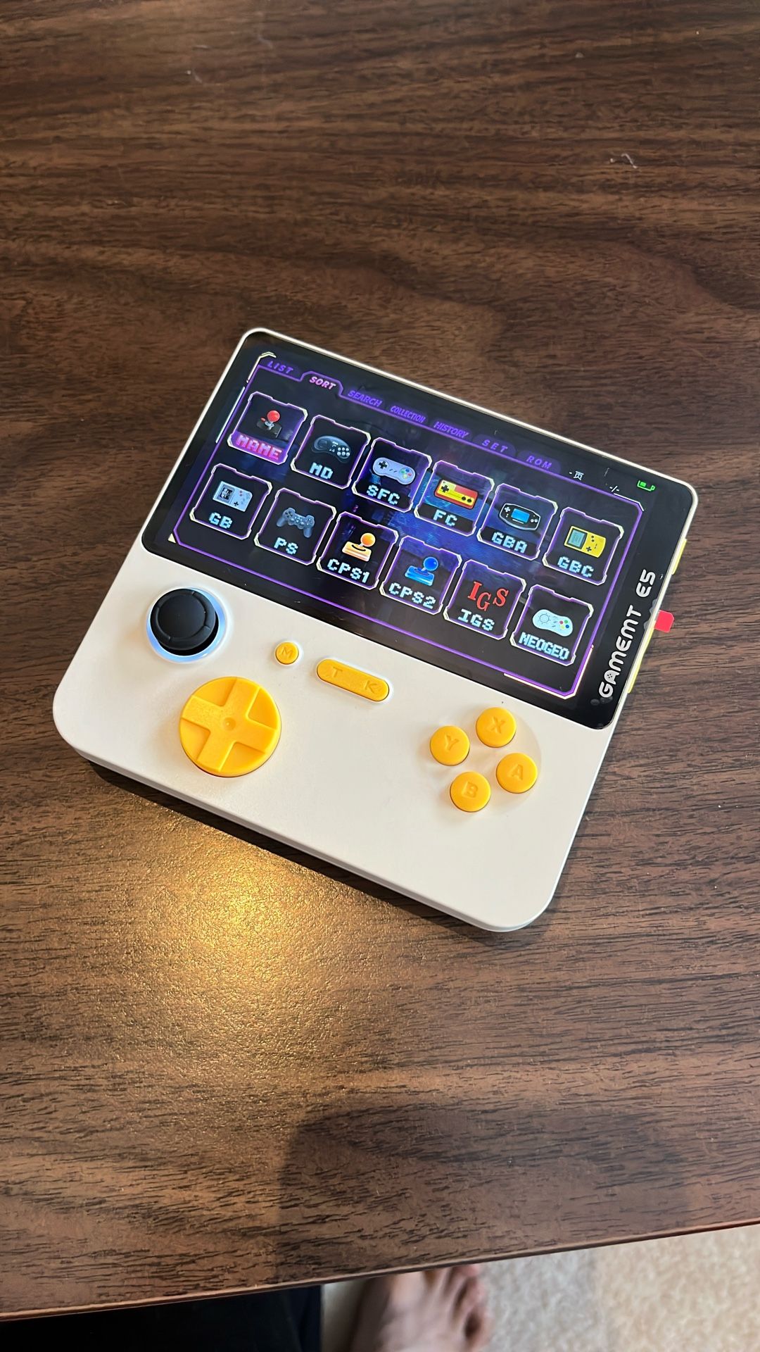 Retro handheld gaming console 1000s games hdmi