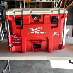 Milwaukee Pack Out Cooler 