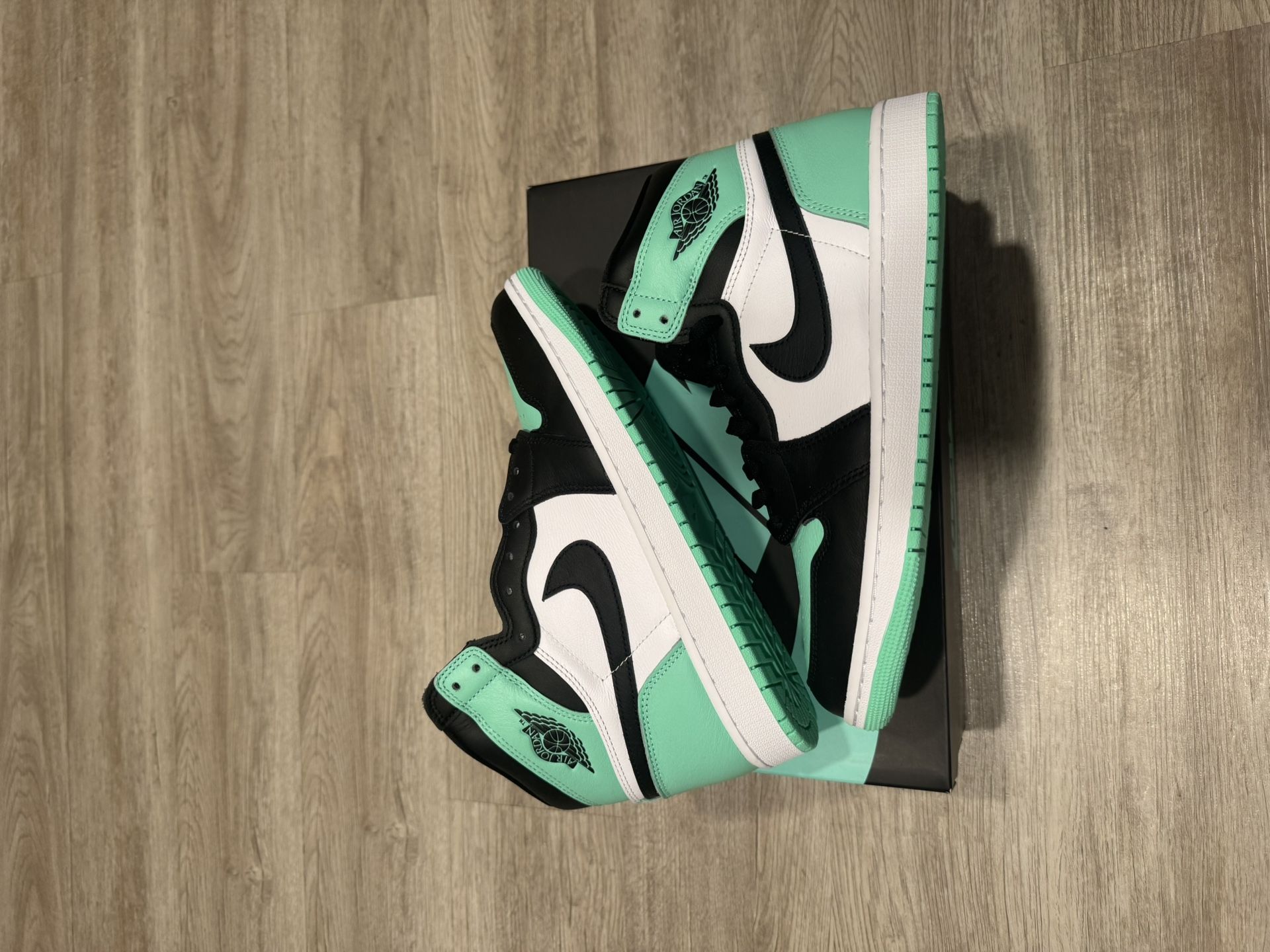 Jordan 1 High Glow