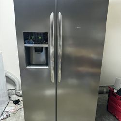 Frigidaire Fridge 