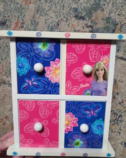 Girls Barbie Jewlrey Box