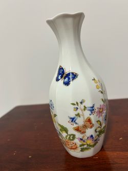 Jarroncito de porcelana muy fino