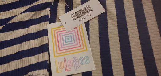 LulaRoe xs Irma Shirt