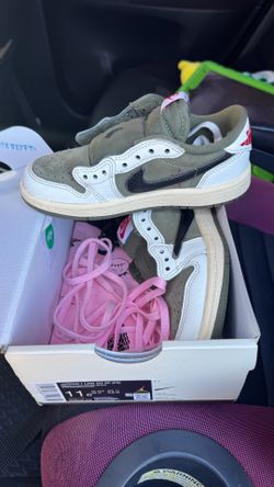 Nike travis scott