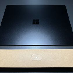 NEW Microsoft Surface Laptop 4 - 13.5" TouchScreen (16GB RAM, 256GB SSD, Intel Core i7 11th Gen) 100% Battery Health