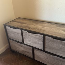 Dresser/ Drawer Storage 