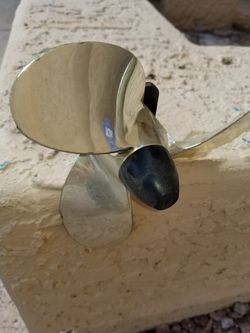 Receiving hitch propeller.