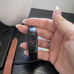 Fitbit Alta With Extra Straps 