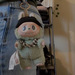 Styled Laubu With Chain 