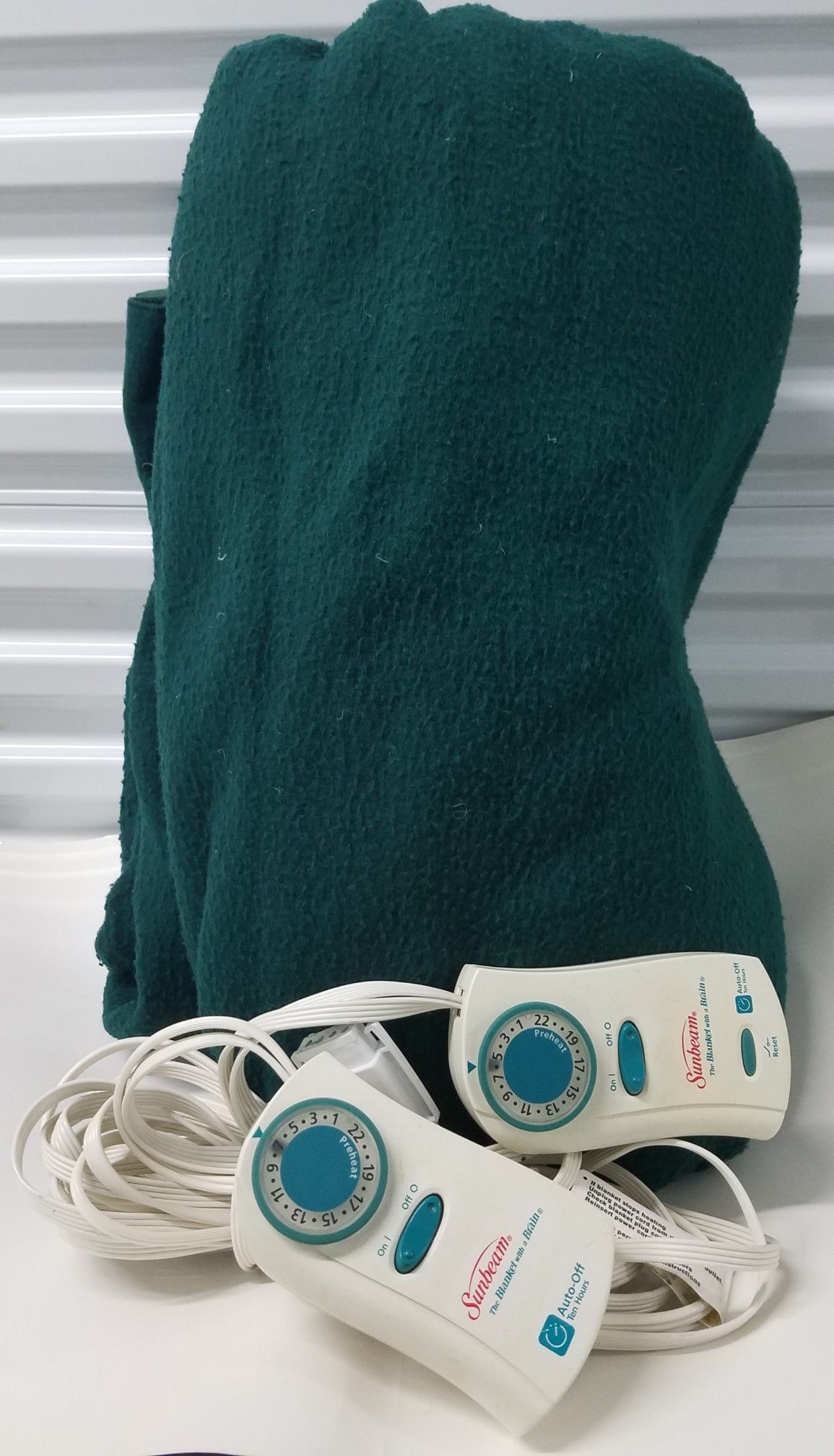 Sunbeam queen size electric blanket with dual controls