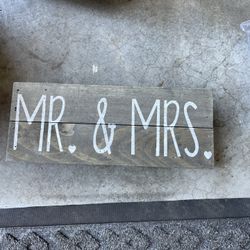 Mr and Mrs Sign 