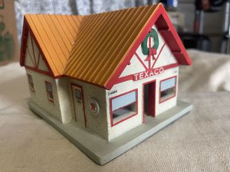 Train railroad Scenery Texaco Town Filling Station