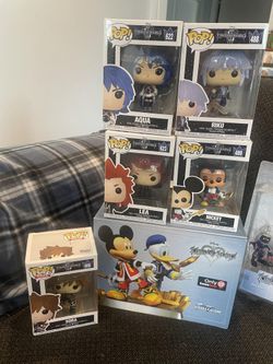 KINGDOM HEARTS COLLECTIBLES