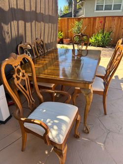 Dinning Table Set / 8 Chairs & 2 Extensions