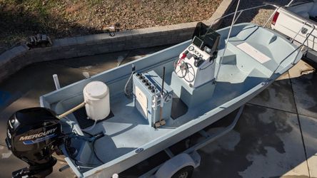 17ft Boston whaler nauset Center Console Boat