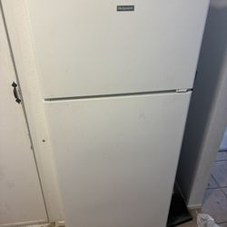 HotPoint Refrigerator 
