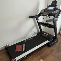 Treadmill - SOLE F80