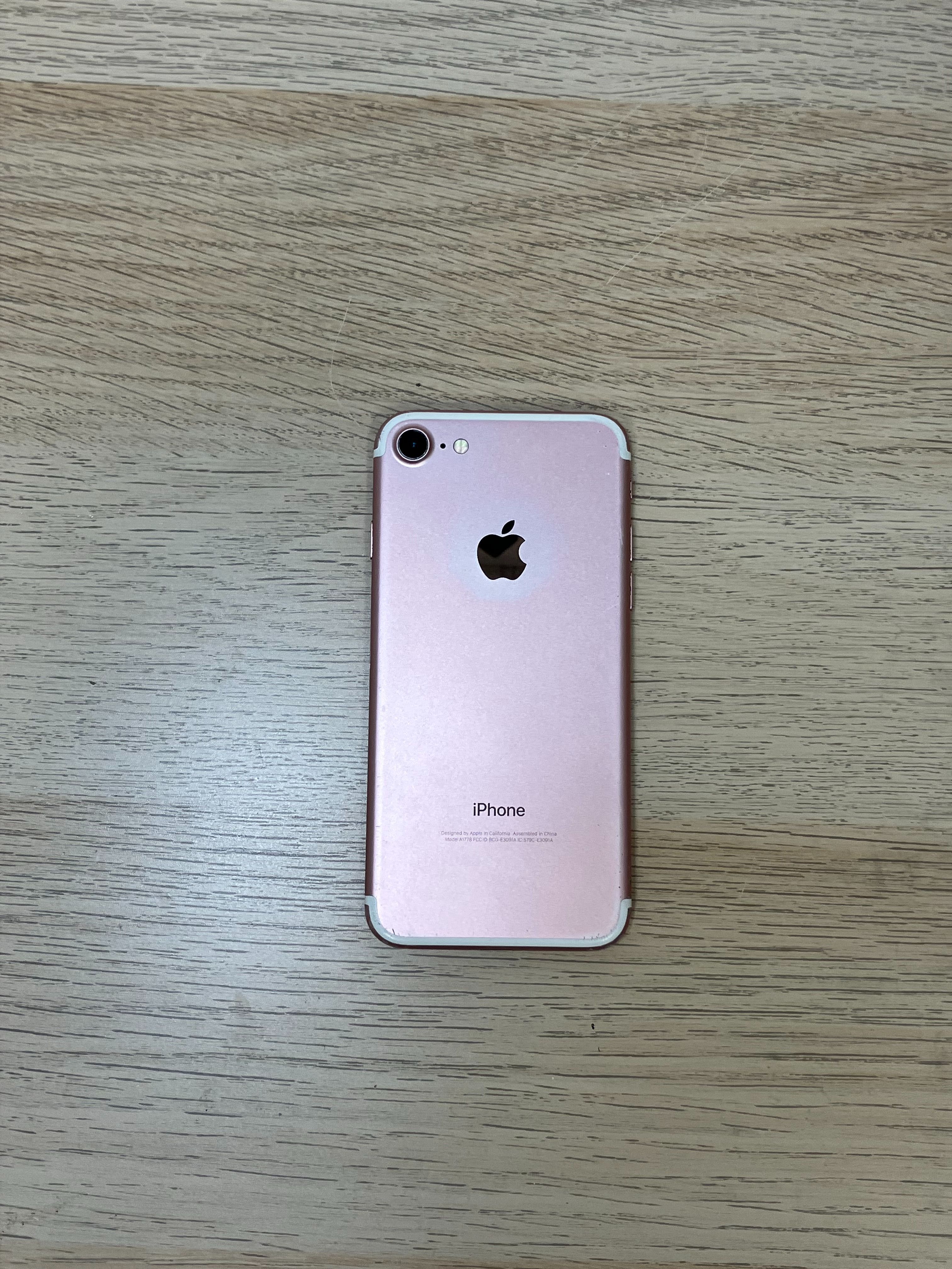 iPhone 7 - Unlocked - 128GB 