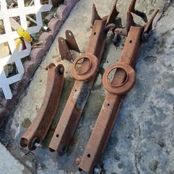 1958 CHEVY IMPALA TRAILING ARMS!!! 150$