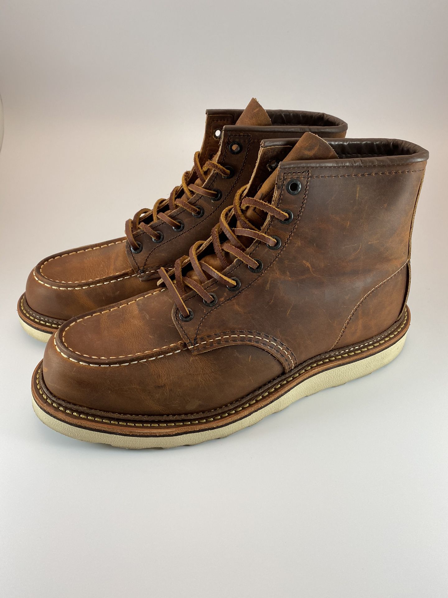 RED WING CLASSIC MOC SIZE 9.5 WORK BOOTS