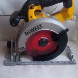 Sierra DeWalt De 20V MAX 