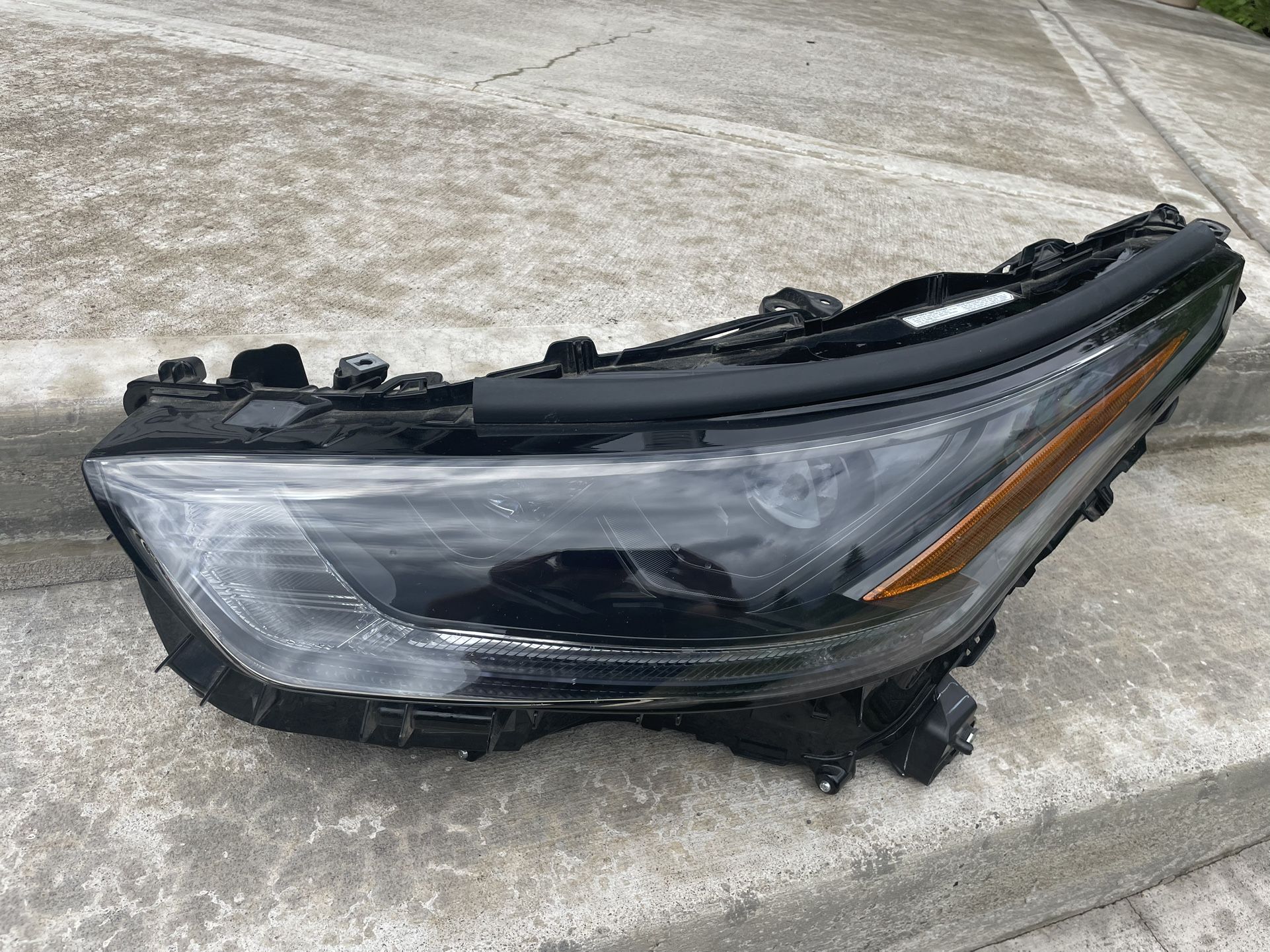 2020-2022 Toyota Highlander Left Headlight