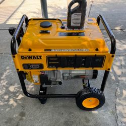 DEWALT 6500- Watt Gas Powered Portable Generator with Idle Control, Covered Outlets and CO Pr