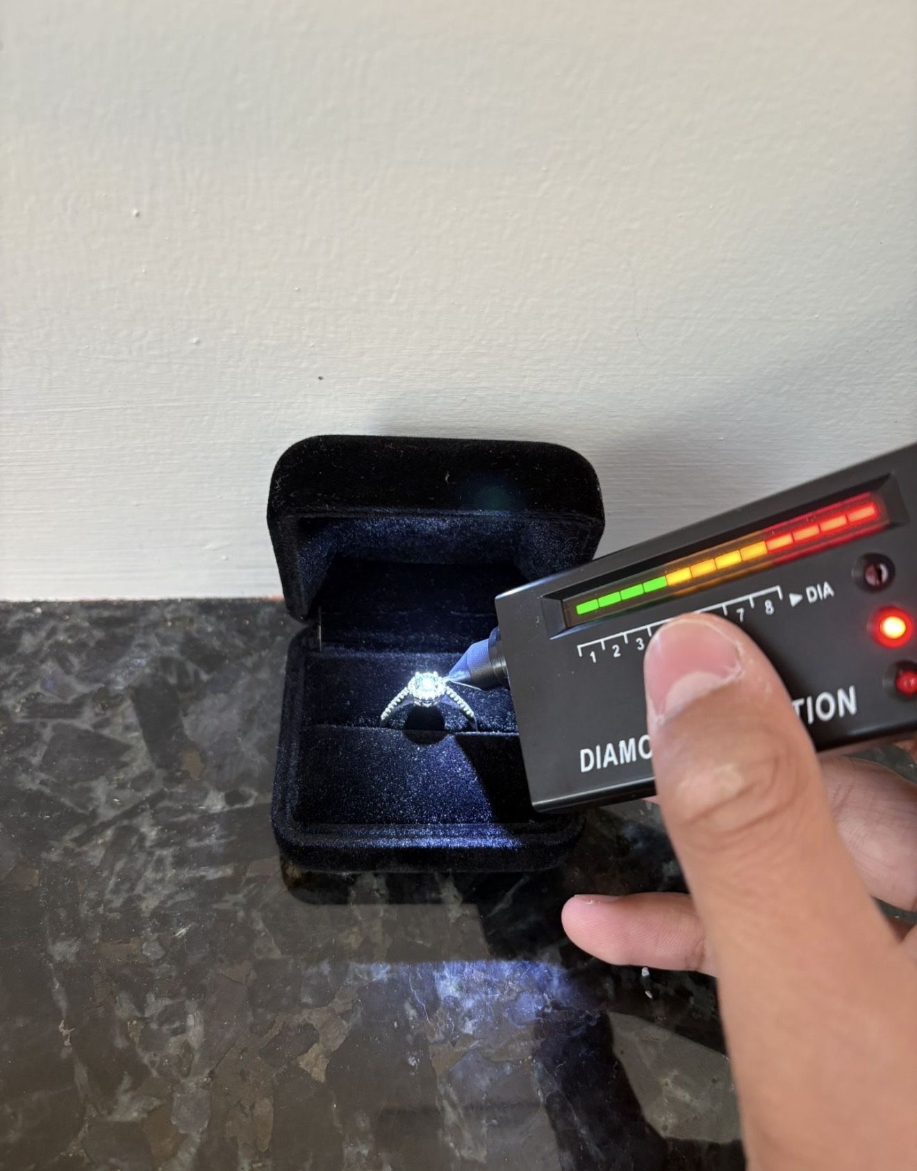 (TRYING TO THROW AWAY) VVS1 Engagement Ring Moissanite