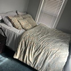 Full Size Mattress $250