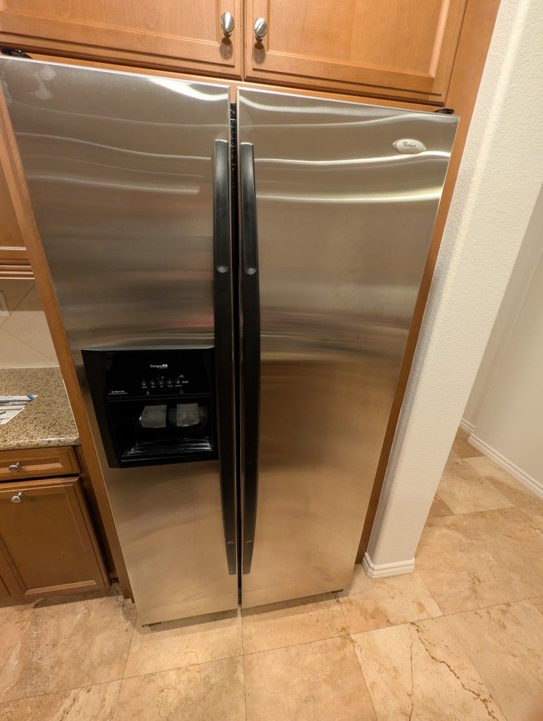 25 CU. FT. WHIRLPOOL REFRIGERATOR