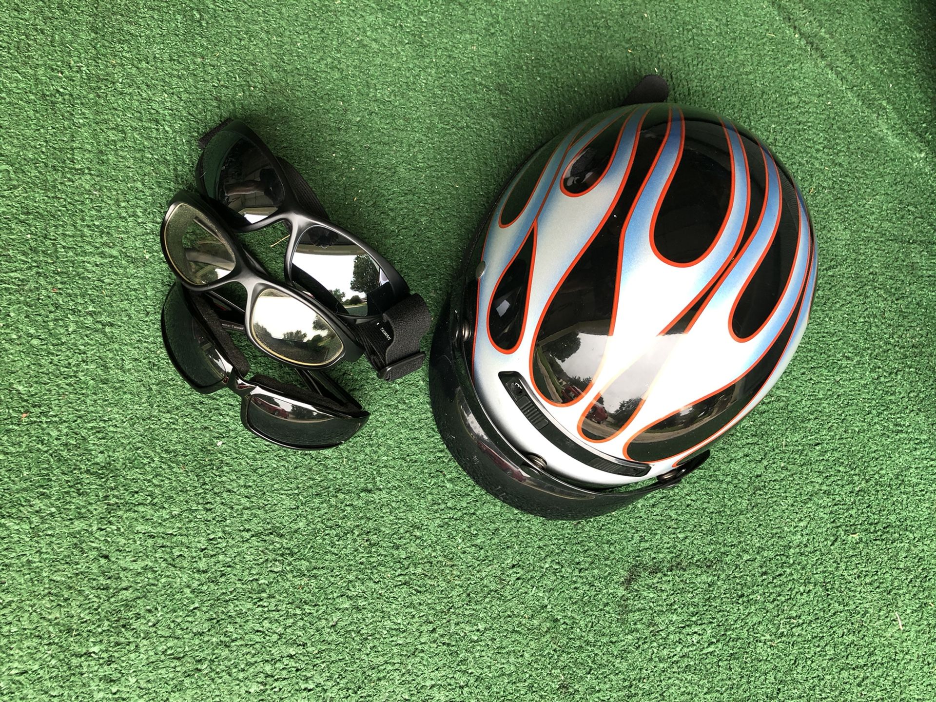 Motorcycle helmet barely used, motorcycle goggles.....everything looking like new....sold my motorcycle so I don’t need them anymore..