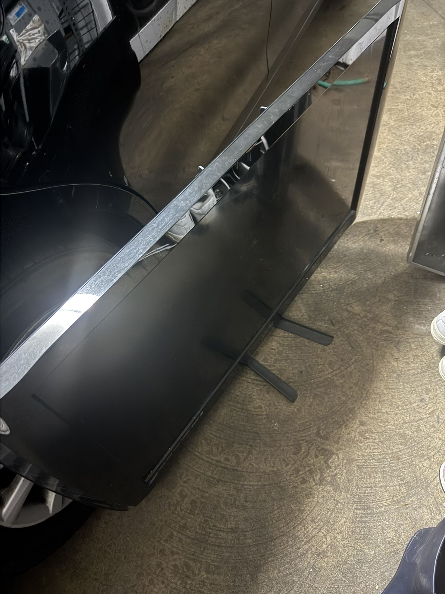 Vizio LED Razor M420V 42in w stand