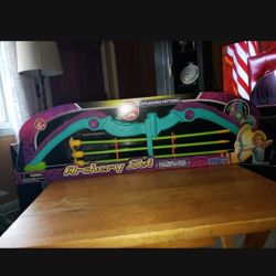 #NEW CHILDRENS ARCHERY SET WITH 3 ARROWS AND LIGHTS UP.  AGES 6+