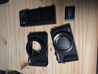 Canon G7X Mark III w/ Accessories