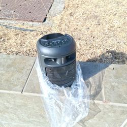 A bluetooth speaker it works and everything