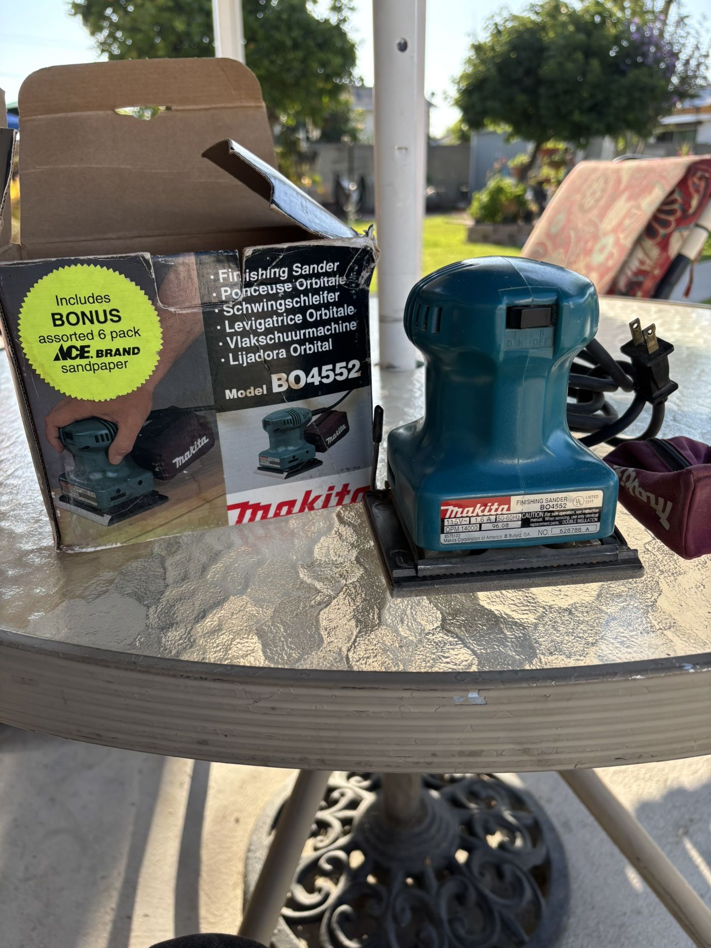 Makita. Finishing Sander