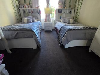 White 2 twins bedroom set