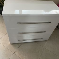 Dresser White 