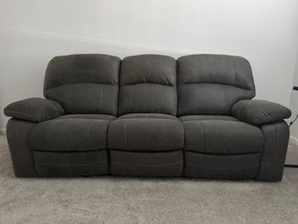 Power Reclining Sofa | Power Headrests | USB Charging Port | Excellent Condition