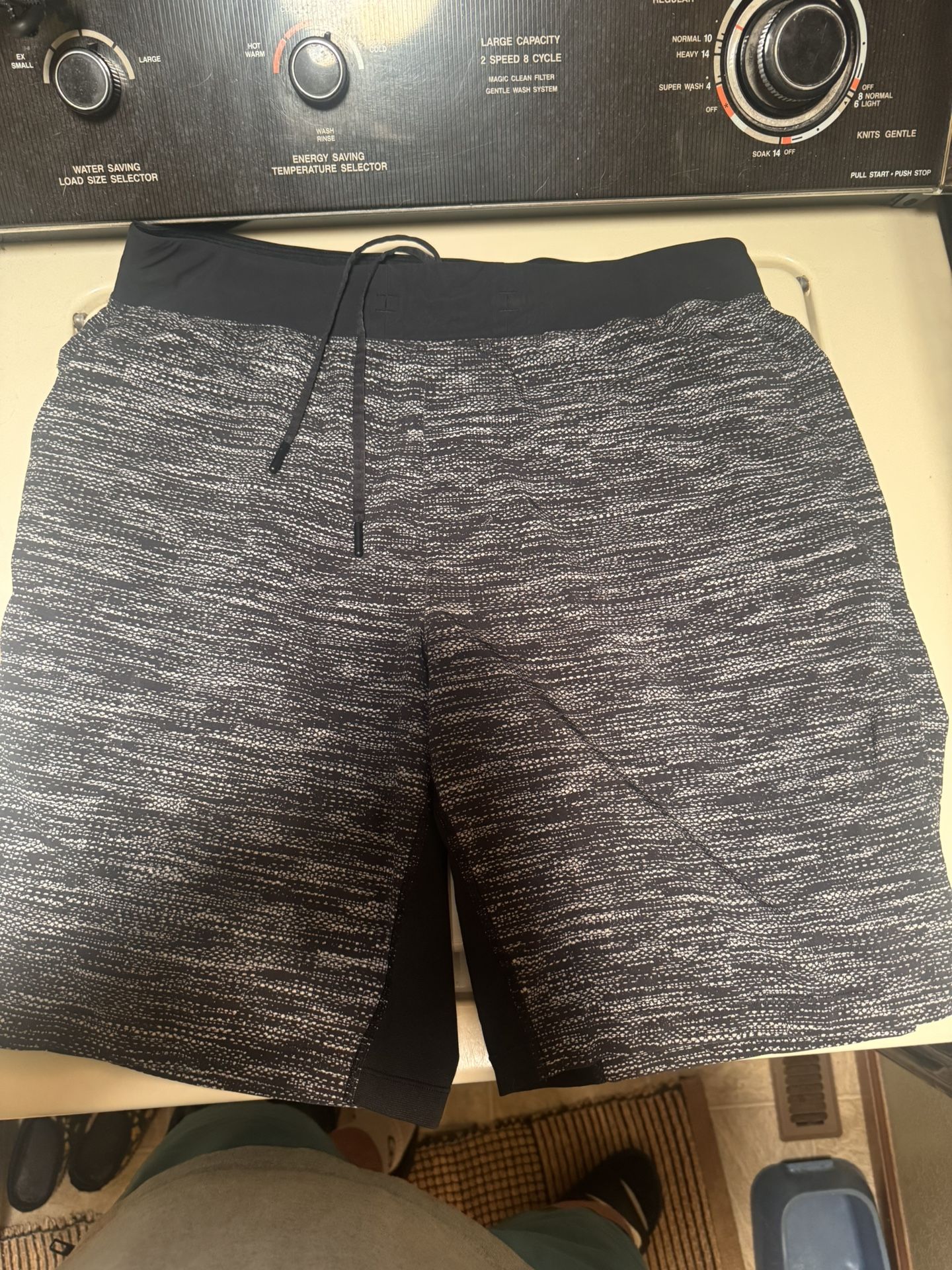 Lululemon Men’s Shorts - Size Large