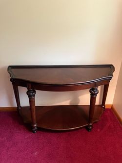 Sofa/Entryway/Decor Table w/Shelf (decor not included)