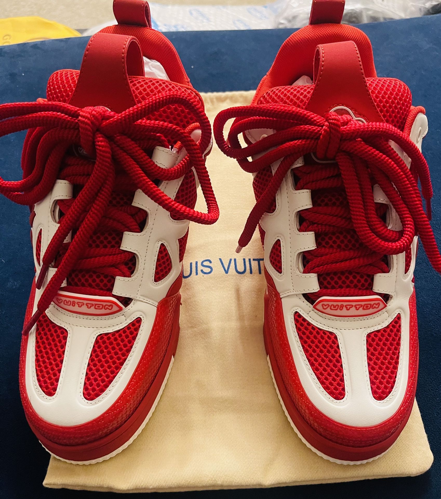 NWTLouis Vuitton Men Shoes Sz9 with dust bags