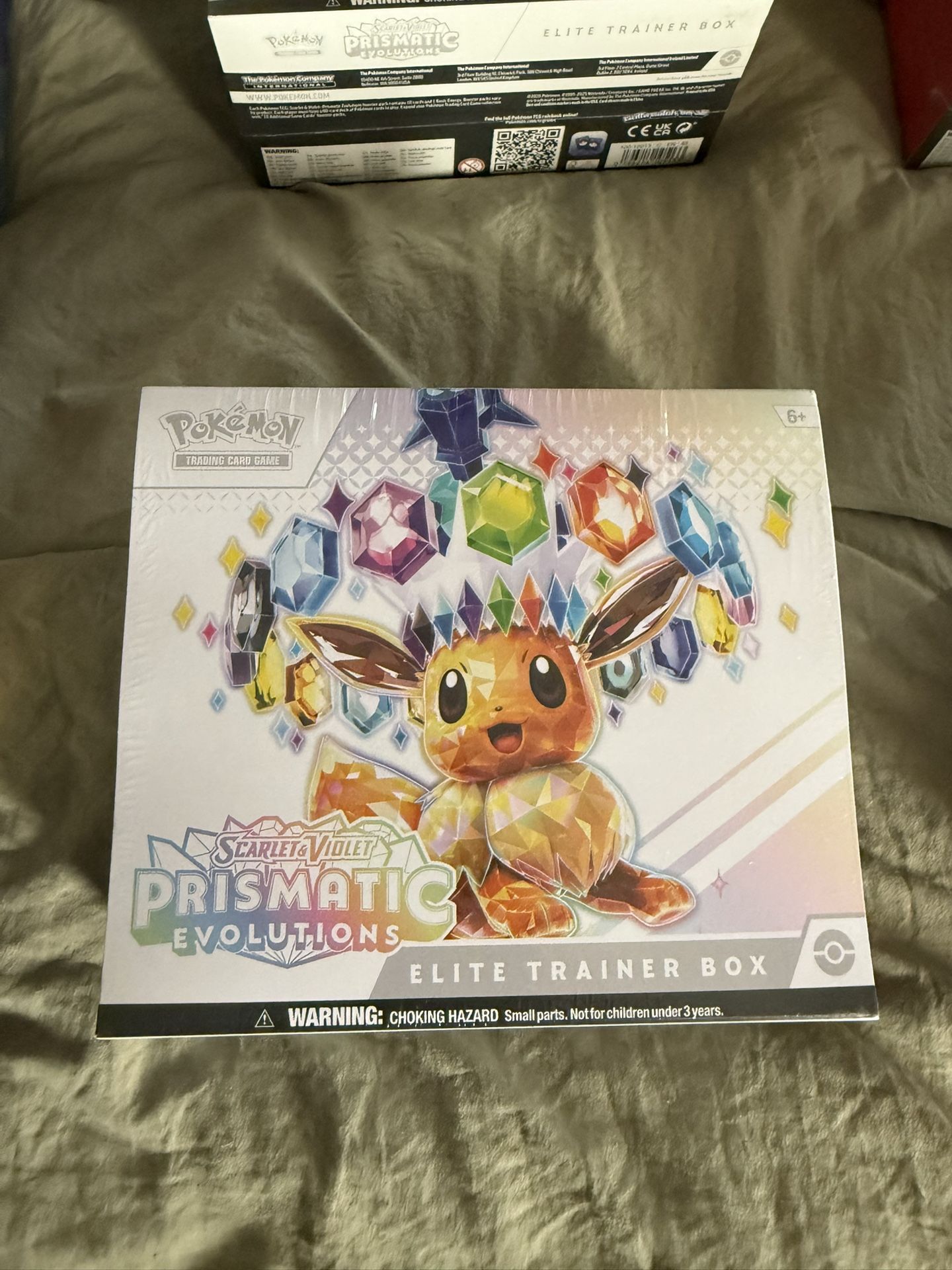 Pokemon Prismatic Evolutions ETB