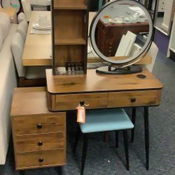 New Vanity W/LED Mirror & Stool